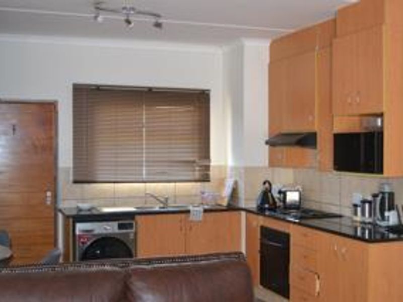 Lovely 2 Bedroom unit on 1st floor - Photo 3