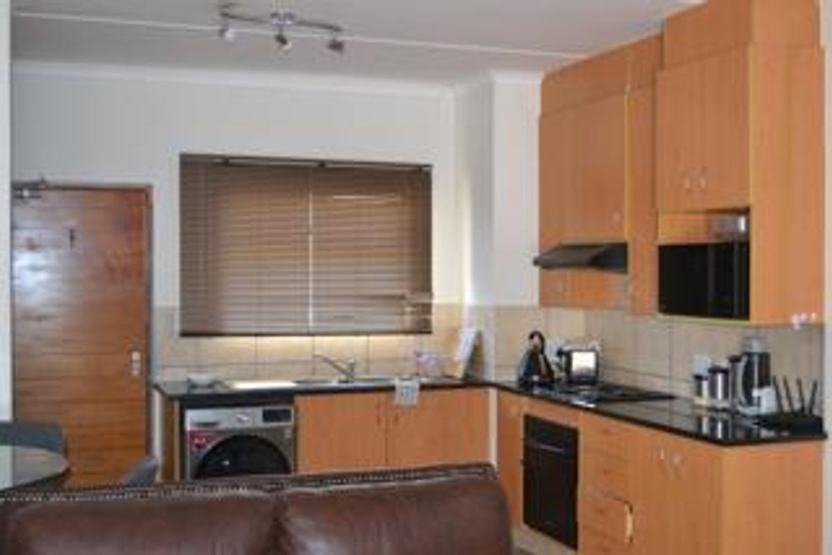Lovely 2 Bedroom unit on 1st floor - Photo 3