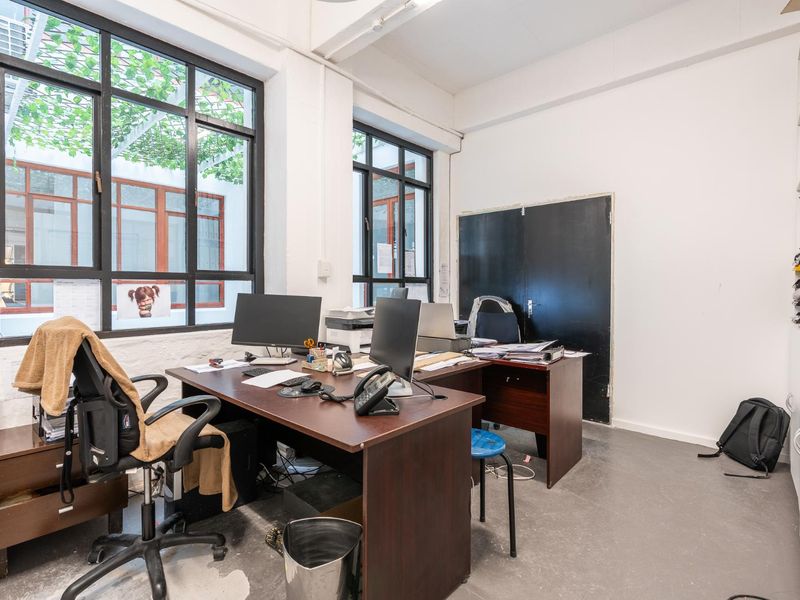 DELIGHTFUL INDUSTRIAL STYLE OFFICE TO LET - Photo 10
