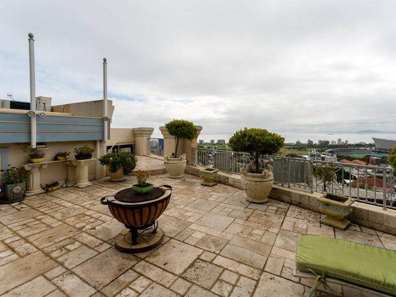 An Exceptional Green Point Residence with Rare Redevelopment Potential - Photo 10