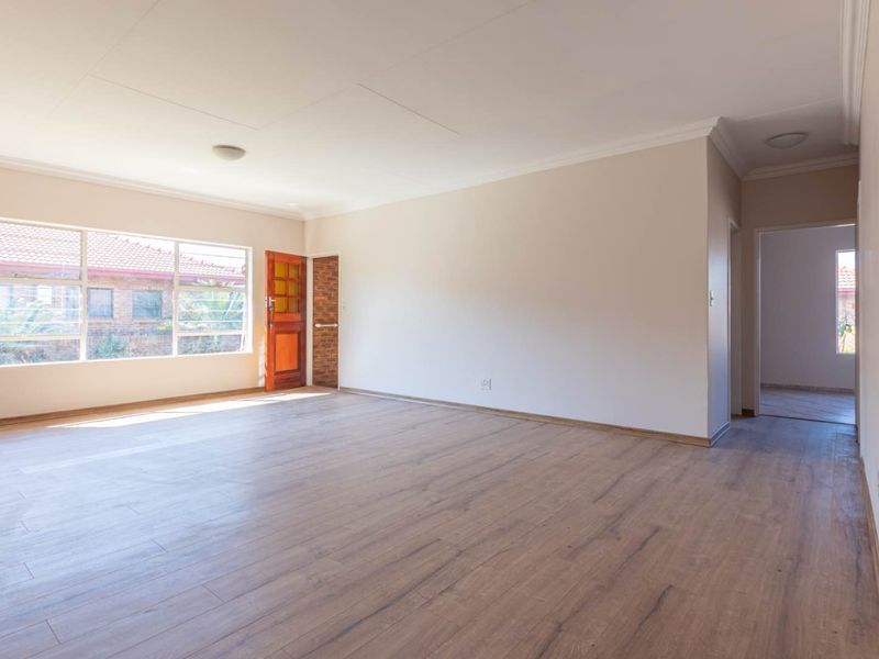Charming Retirement Living - Photo 6