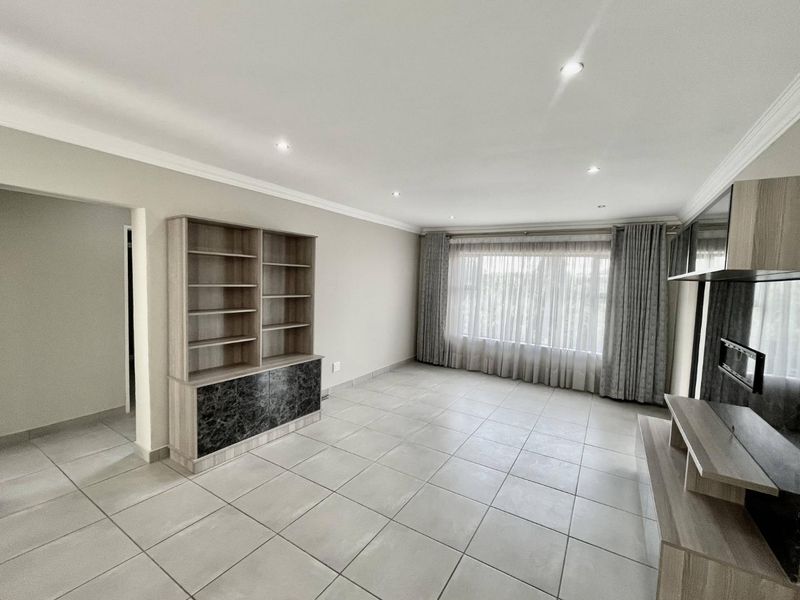 Centrally Located Modern 3‐Bed Apartment – Move‐In Ready & Investment Opportunity! - Photo 4