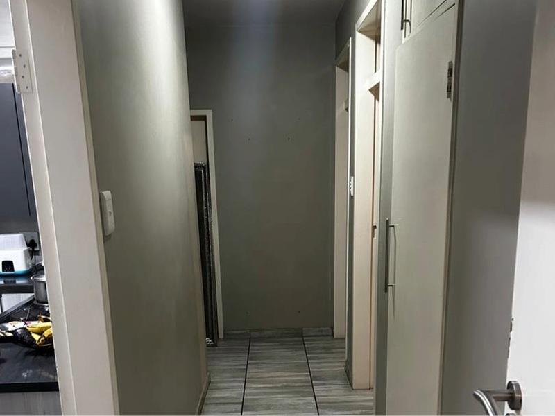 2 Bedroom apartment priced to Go - Photo 8