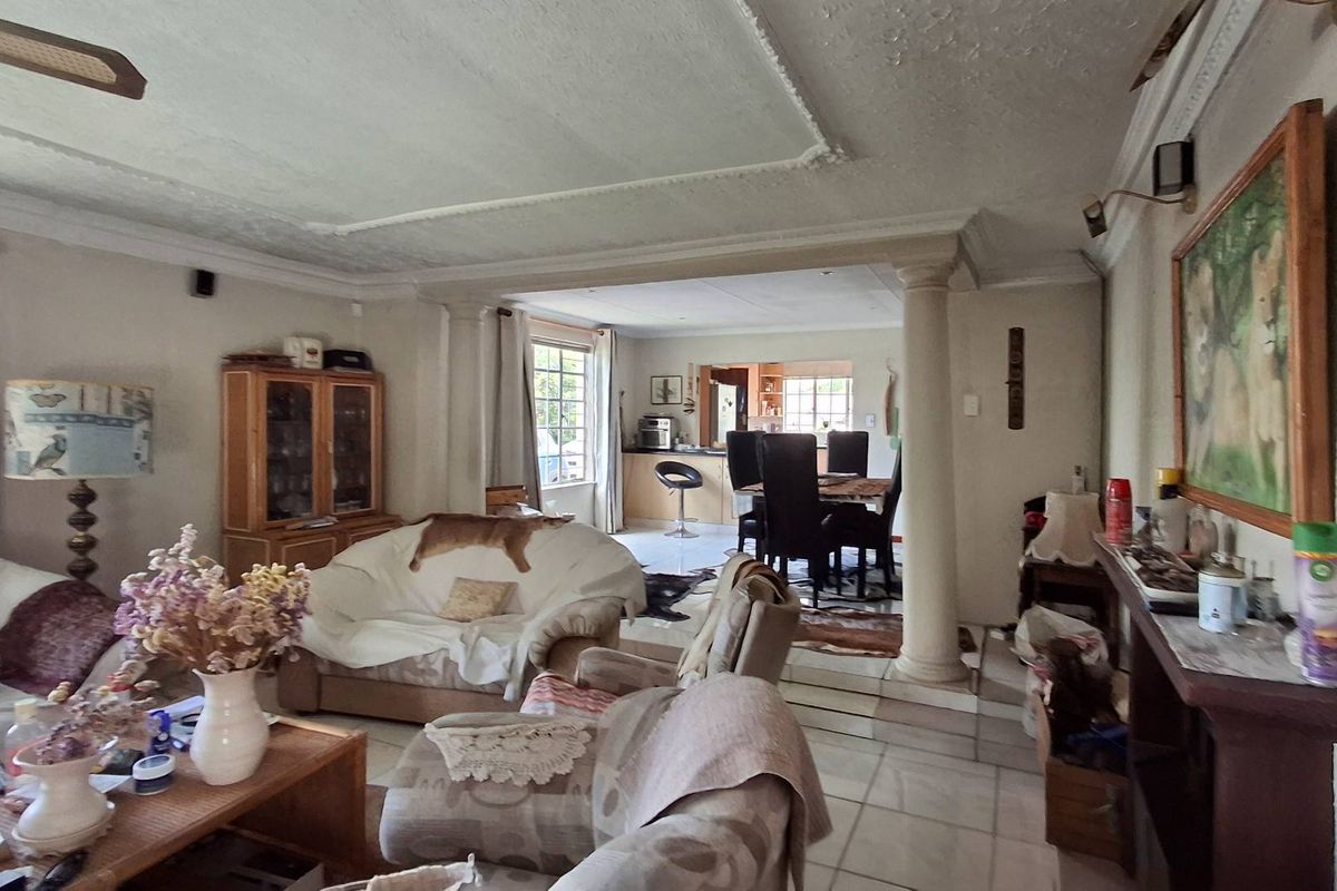 Lovely 3 Bedroom House - Photo 3