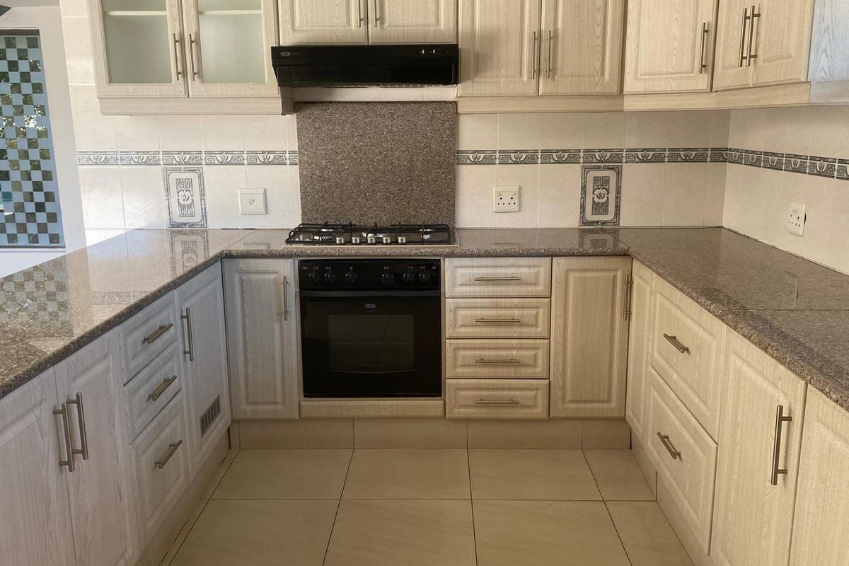 Rental Home in Palm Lakes Estate - Photo 2