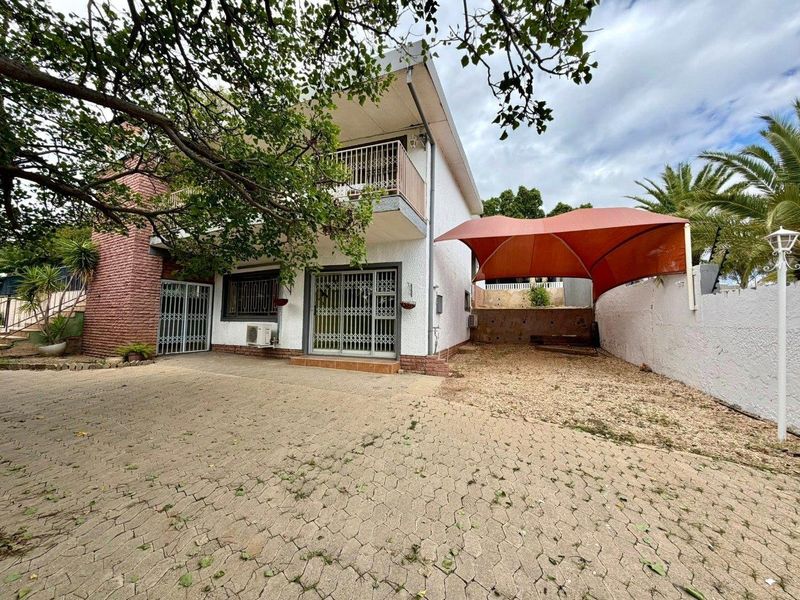 4 Bedroom House For Sale in Olympia - Photo 4