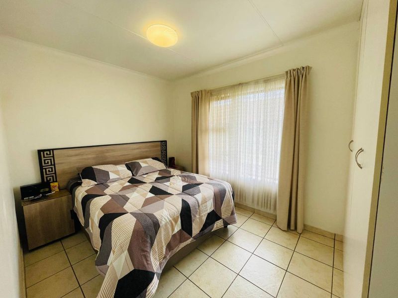Beautiful First-Floor Apartment in Secure Estate! - Photo 10