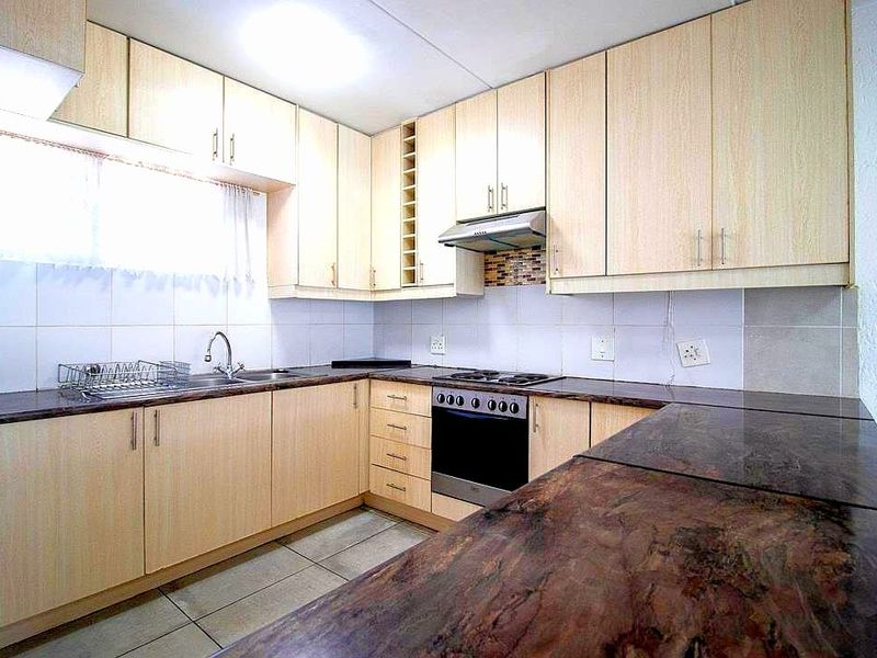 1 Bedroom Townhouse in Mulbarton - Photo 4