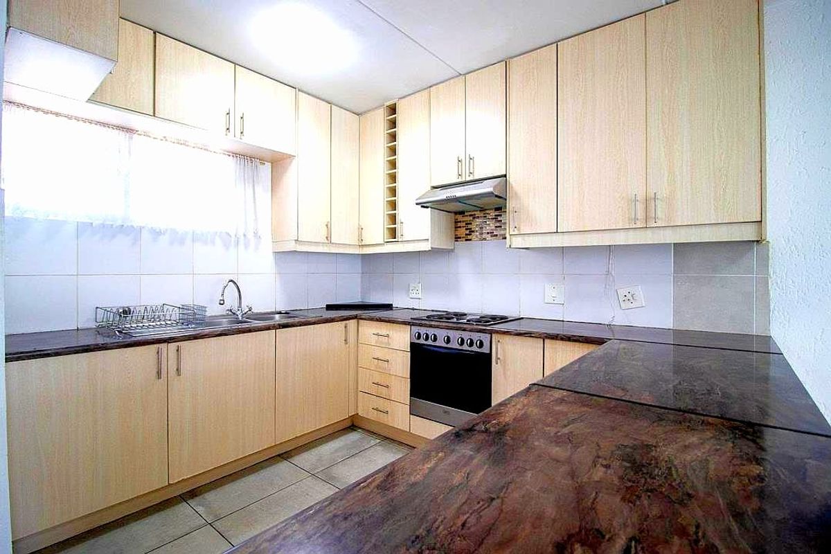 1 Bedroom Townhouse in Mulbarton - Photo 4