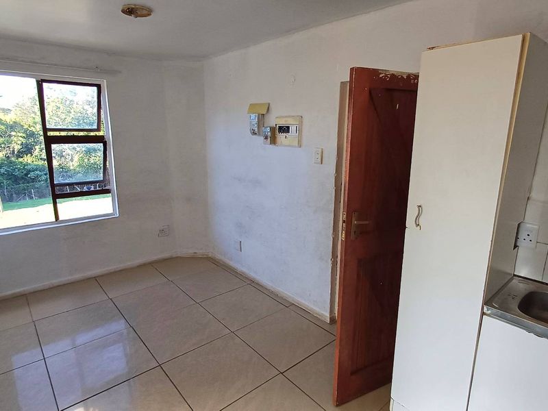 Ready to upgrade 2 bedroom ground floor apartment - Photo 3