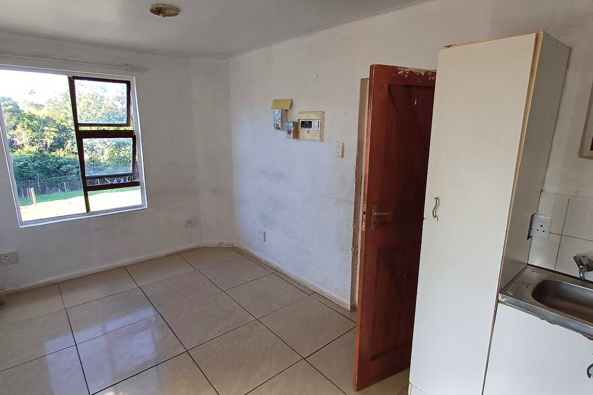 Ready to upgrade 2 bedroom ground floor apartment - Photo 3