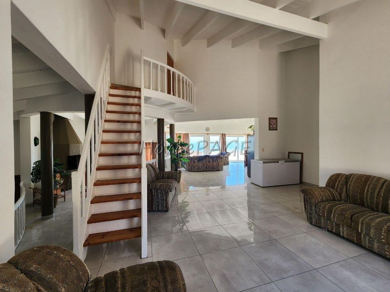 Ext 6, Henties Bay:  4 Bedroom BEACH FRONT HOME in a popular area is for sale - Photo 8