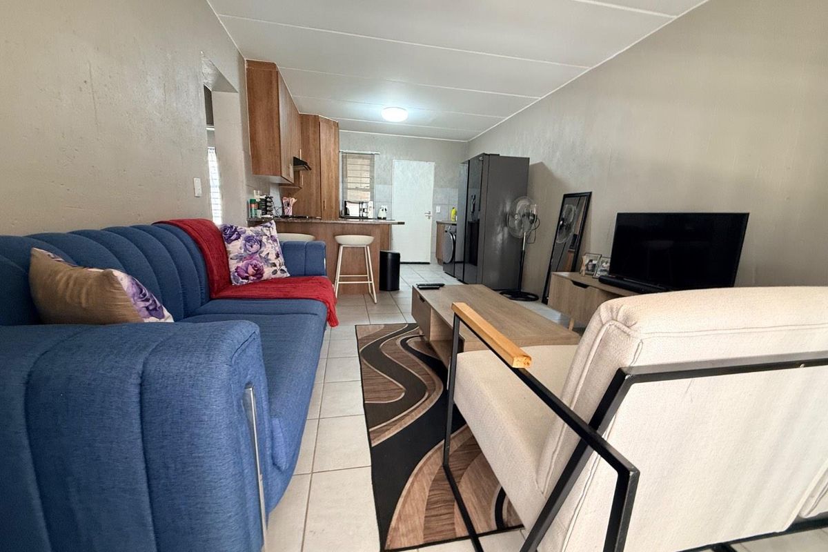 Modern 2-Bedroom Beauty in a Quiet, Tucked-Away Complex - Photo 4