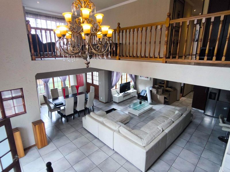 Ideal AirBnB Residence! Best of the Best! - Photo 9