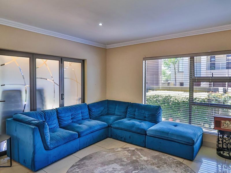 Spacious Family Home with Exceptional Entertainment Areas in Meyersdal - Photo 7