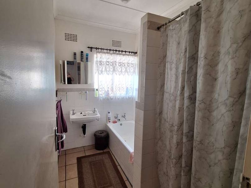 Golden Oldie, Solid build home in Dinwiddie,  Germiston - Photo 9