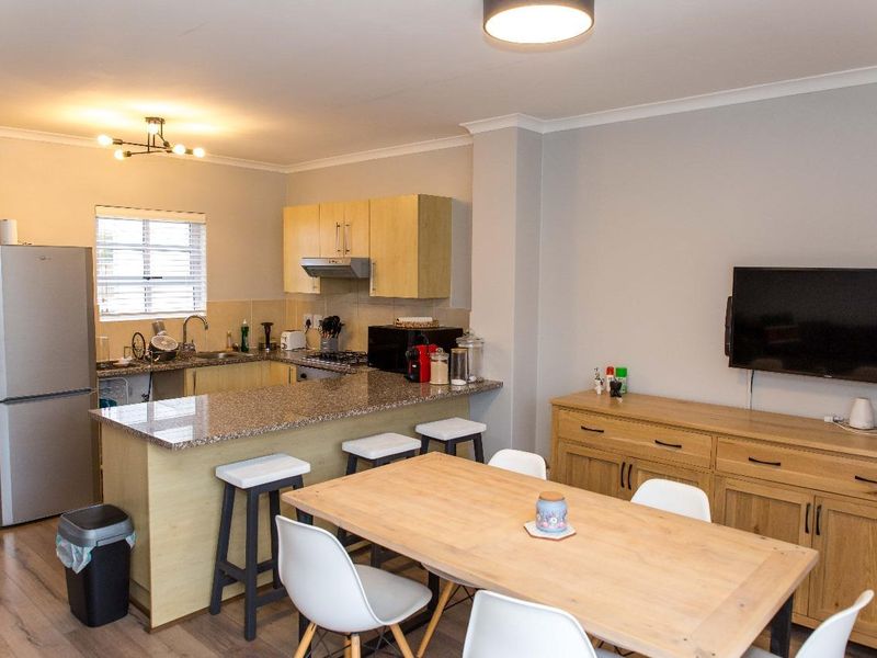 Fully Furnished Townhouse in Nuutgevonden - Photo 3
