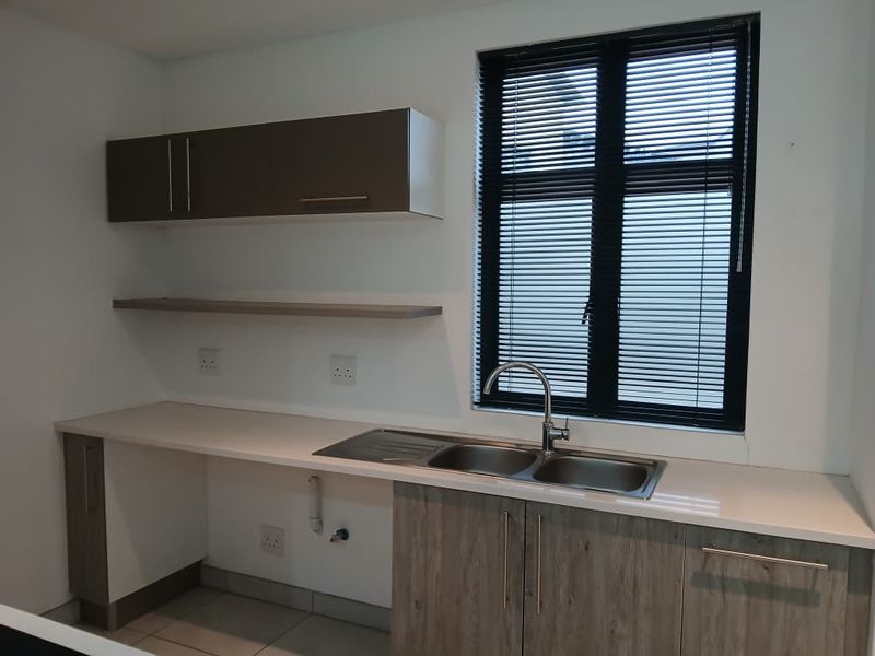 Stunning Lock-up-and-Go, perfect for starting couples or empty nesters. - Photo 8