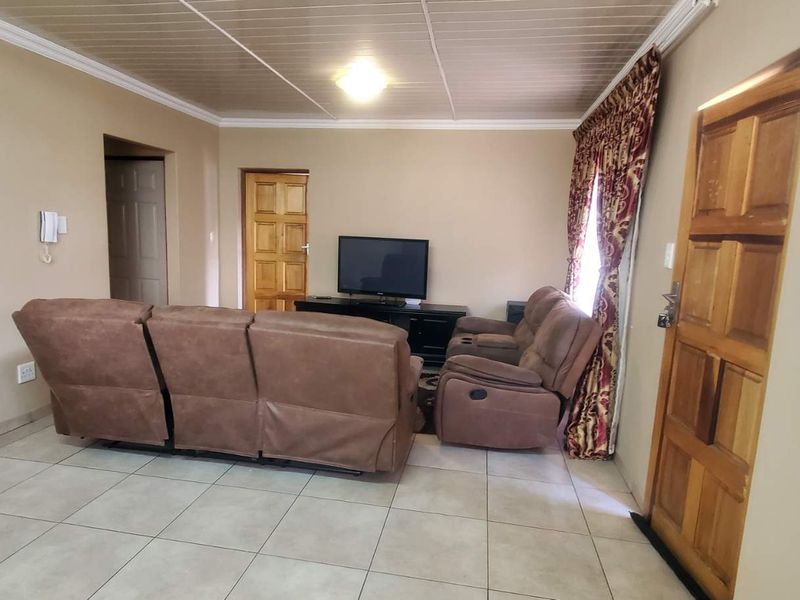 Contemporary Elegance in Secure Complex – Call Now! - Photo 3