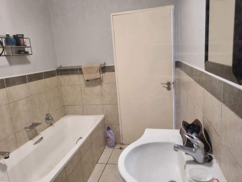 " Luxury & Convenience: See This 1-Bedroom Treasure !!!" - Photo 8