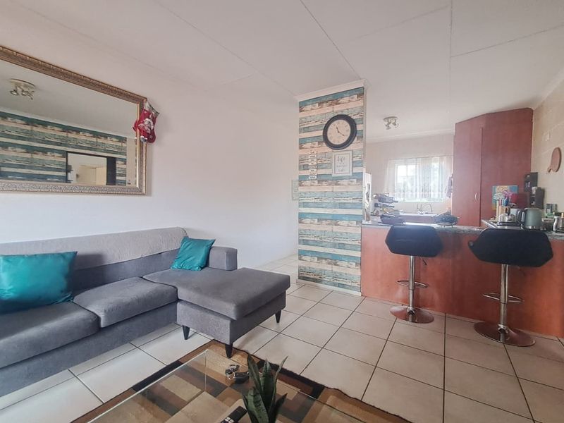 2 Bedroom Upstairs Unit for Sale in Meyersdal - Photo 2