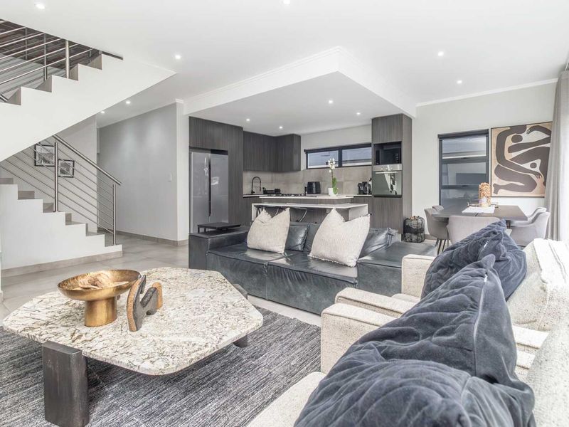 "Luxurious Modern Home with En-Suite Bedrooms and Balcony" - Photo 2