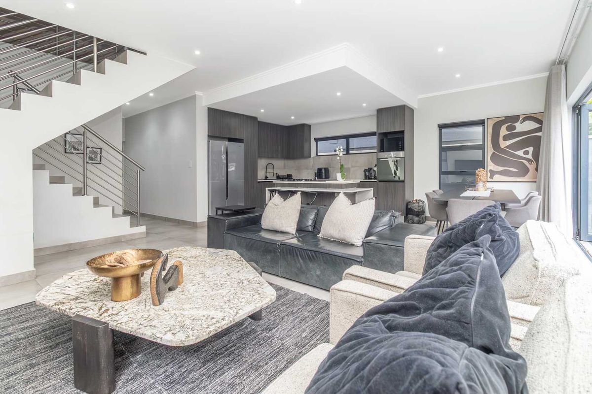 "Luxurious Modern Home with En-Suite Bedrooms and Balcony" - Photo 2