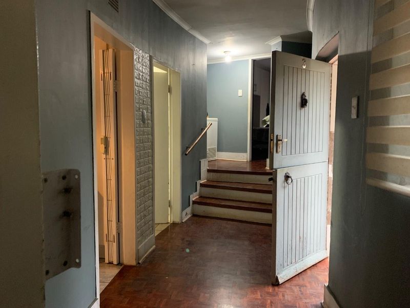 **Charming 2-Bedroom Garden Cottage for Sale on Riffle Range Road, Towerby/Rosettenville - Photo 2