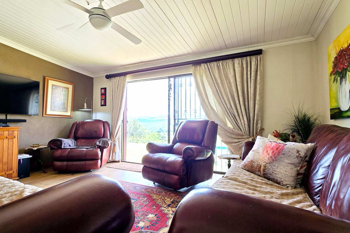 SPECTACULAR GUESTHOUSE WITH BREATHTAKING VIEWS FOR SALE IN BUFFELSHOEK MOOINOOI - Photo 4