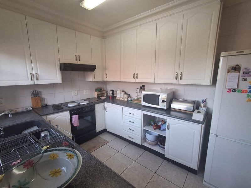 PET FRIENDLY DUPLEX IN CONSTANTIA COMPLEX - Photo 8