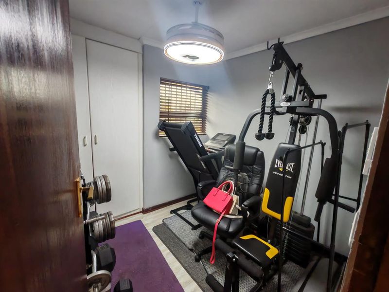 A STUNNING TOWNHOUSE - Photo 10