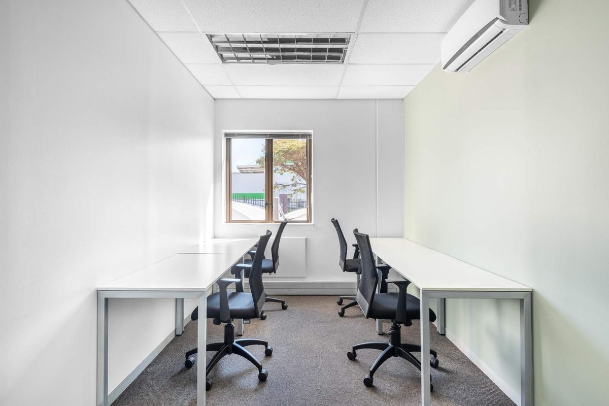 Private office space for 4 persons in Regus East Rand Stoneridge - Photo 2