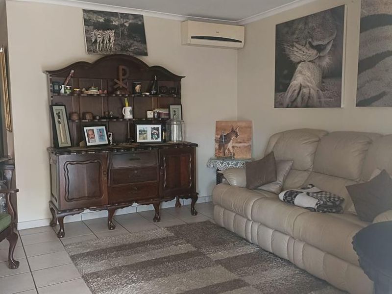 Modern Stunning Gem, 2 Bedroom Townhouse available - Photo 5