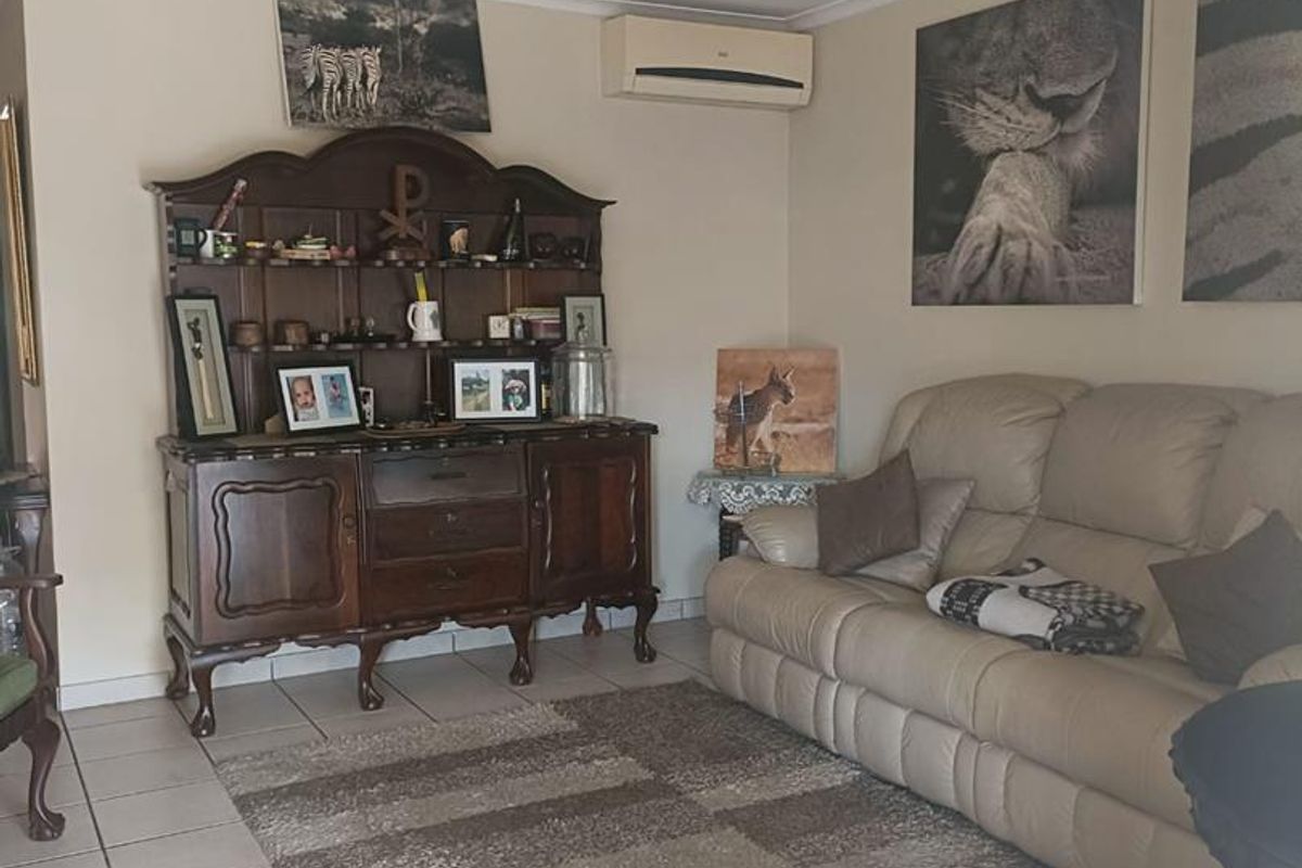 Modern Stunning Gem, 2 Bedroom Townhouse available - Photo 5