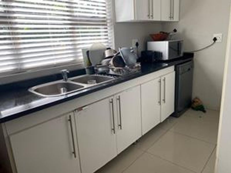 Beautiful 5 Bedroom Home For Sale in Palm Lakes Estate - Photo 3