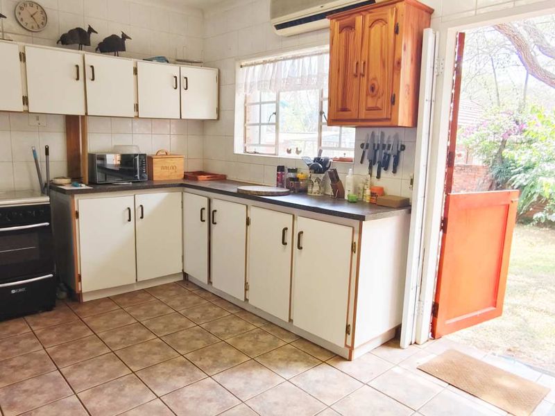 Charming Move-In Ready Home in Sought-After Leeupoor - Photo 7