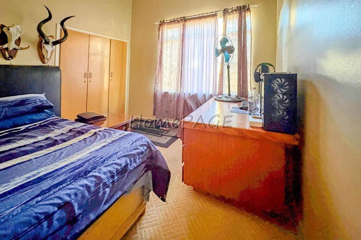 Otjiwarongo:  4 Bedr Home with 1 Bedr flat ON LARGE PLOT is for Sale - Photo 4