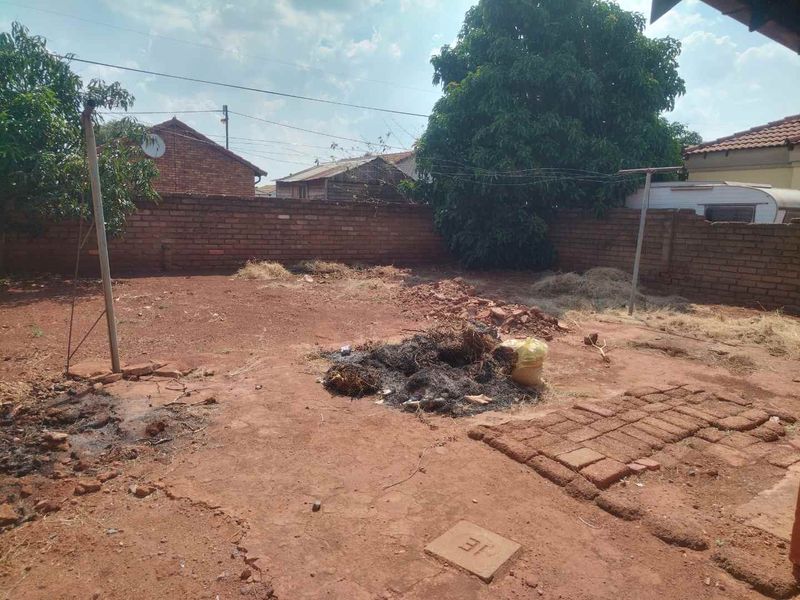 2 bedrooms house for sale in Soshanguve East - Photo 9