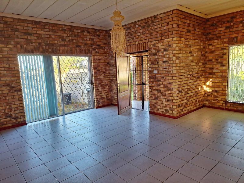 Versatile Family Home with Expansion Potential! Exclusive Mandate! - Photo 7