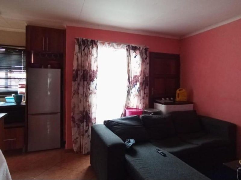 2 Bedroom House for Sale in Soshanguve - Photo 2