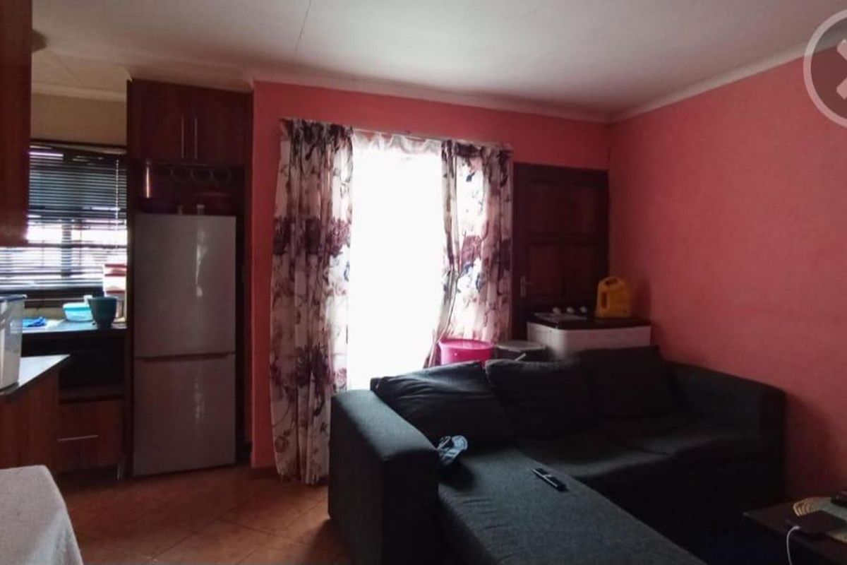 2 Bedroom House for Sale in Soshanguve - Photo 2