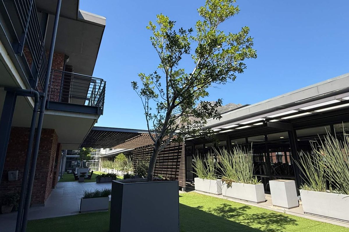 Prime Wembley Square office to let with balcony - Photo 3