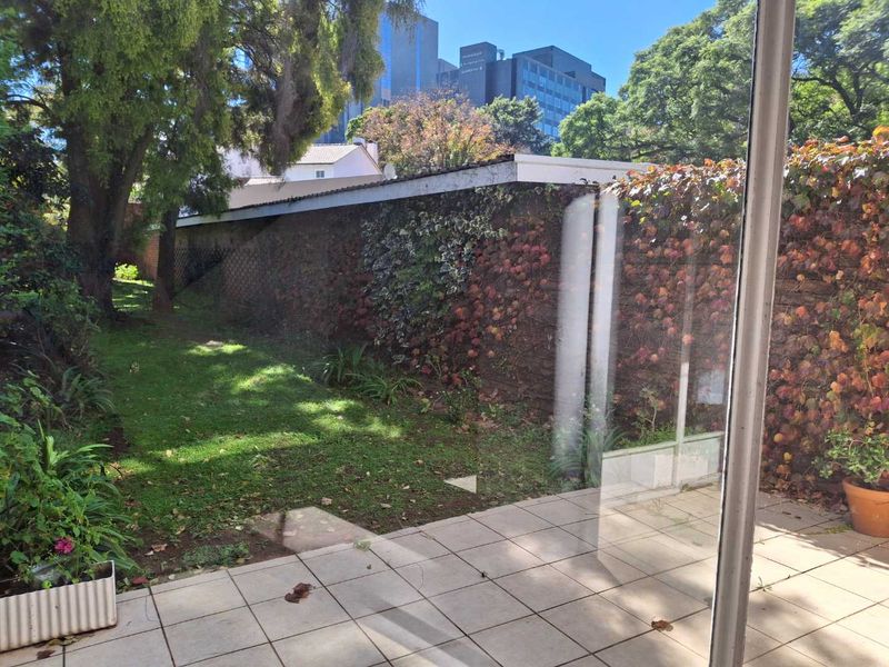 A LOVELY 1.5 BEDROOM TOWNHOUSE - Photo 2