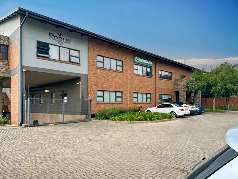 Book open plan office space for businesses of all sizes in Regus Five @ Dolorite - Photo 2