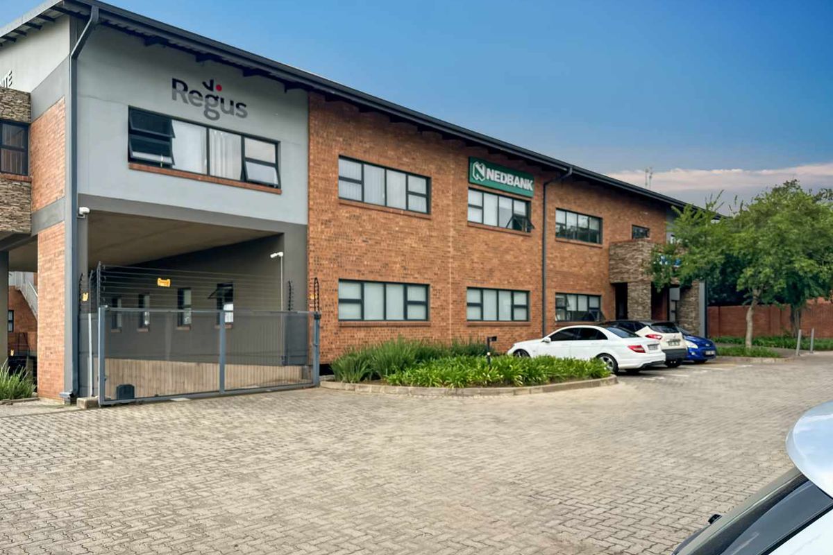 Book open plan office space for businesses of all sizes in Regus Five @ Dolorite - Photo 2