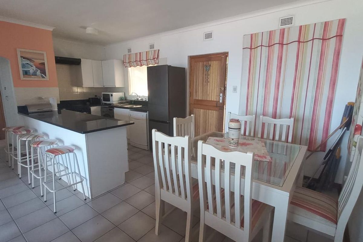 Live Above the Waves in Style - Photo 4