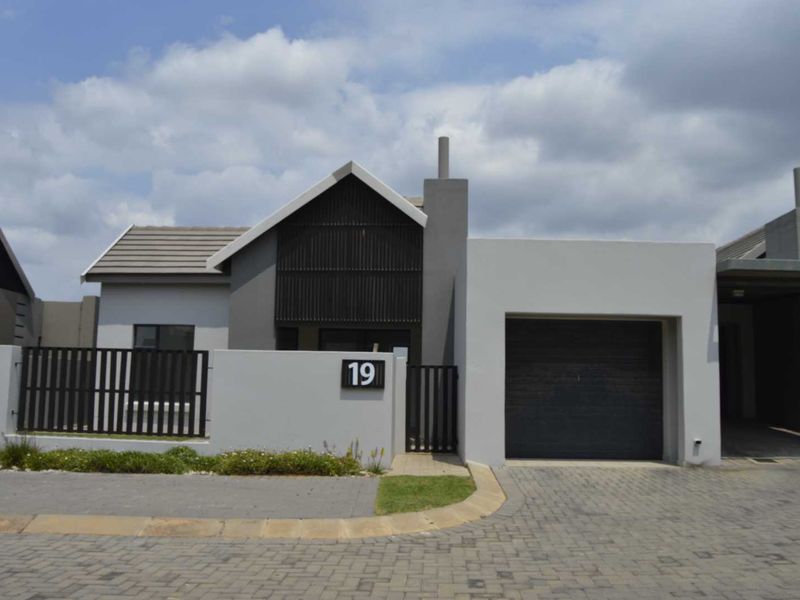 A Story of Serenity at De La Casa - Photo 2