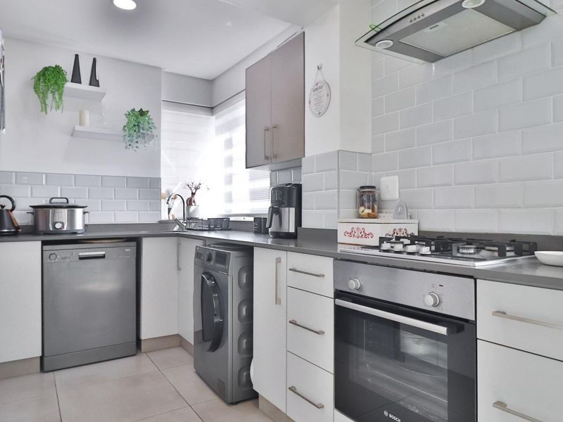 Luxurious Ground Floor Apartment in Aloe Ridge, Island View - Photo 7