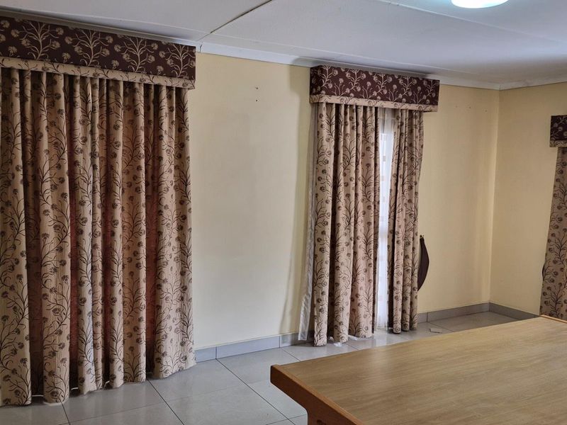 Spacious Family Home for Rent in Pioneerspark Ext. 1 - Photo 10