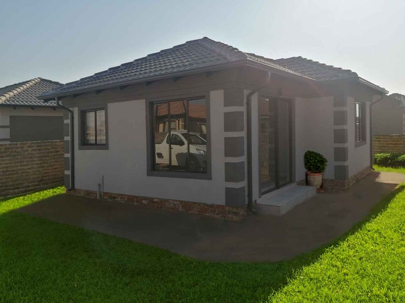 NEW DEVELOPMENT, ALL COSTS INCLUDED, FULL TITLE STANDS. NO DEPOSITS / 100% BONDS (dependent on client profile) - Photo 2